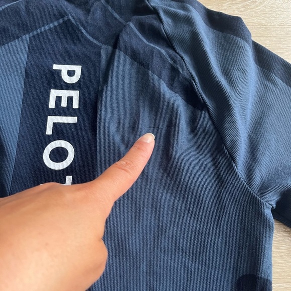 Peloton Seamless Blue Long Sleeve Crewneck SZ M - Picture 9 of 9